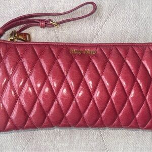 Miu Miu clutch bag/pouch
Contenitor Maniglia Peonia Pink
QuiltedLeather Wristlet